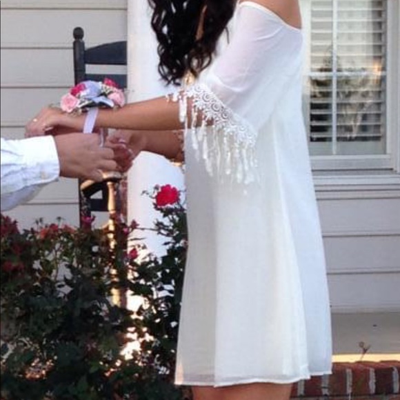 TOBI Ivory Chiffon Shift Dress with cold shoulders - Picture 4 of 5